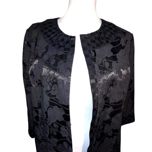 Chico‘s Women's 2 Black Floral Jacquard hook loop close lined 3/4 sleeve Blazer - Picture 6 of 10
